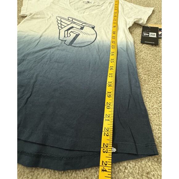New Era Cleveland Guardian Baseball Ombré Fade T-shirt Women Size Small NEW Nwts - Picture 11 of 11